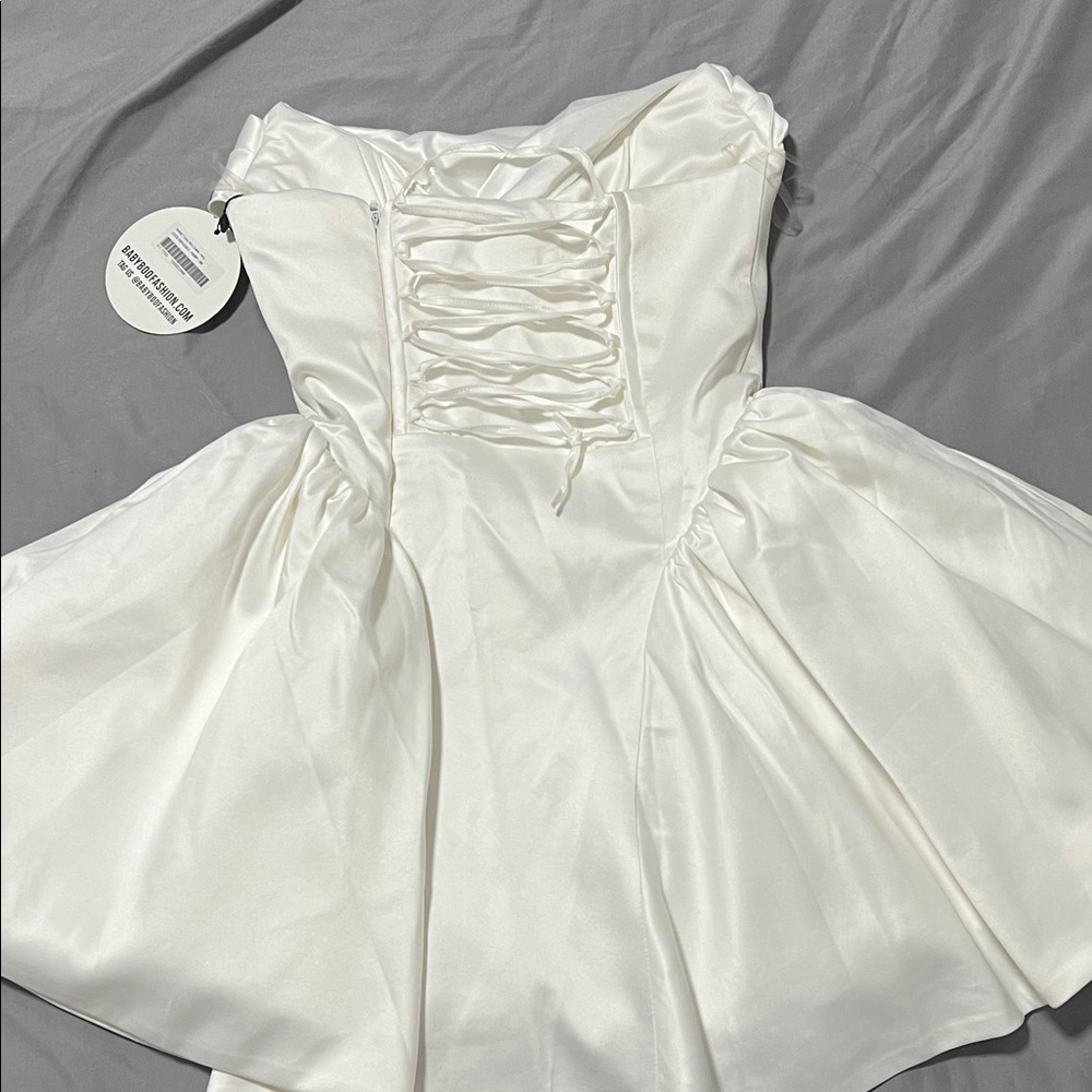 Elegant Strapless White Dress - Picture 6 of 9